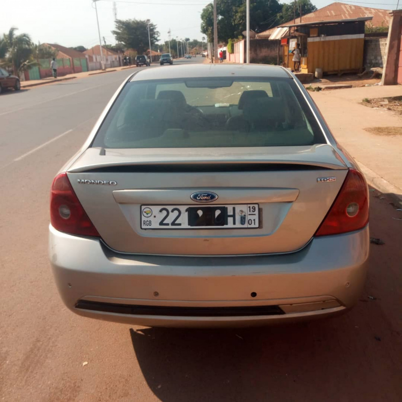 Ford Mondeo, Carros, Bissau