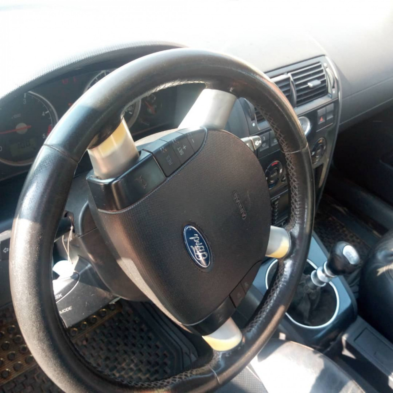 Ford Mondeo, Carros, Bissau
