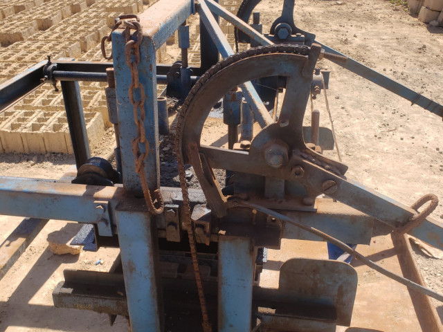 Maquina de Produção de Blocos., Equipamento de Construção, Bissau