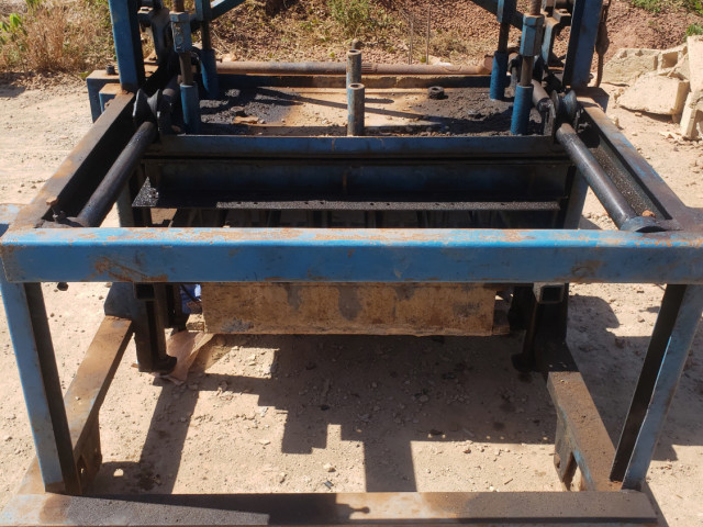 Maquina de Produção de Blocos., Equipamento de Construção, Bissau