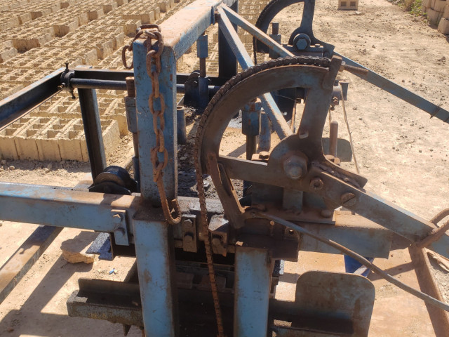 Maquina de Produção de Blocos., Equipamento de Construção, Bissau