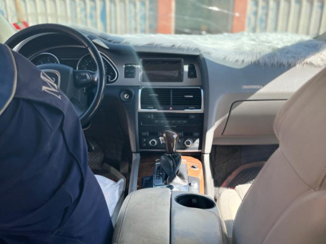 Audi Q7, Carros, Bissau