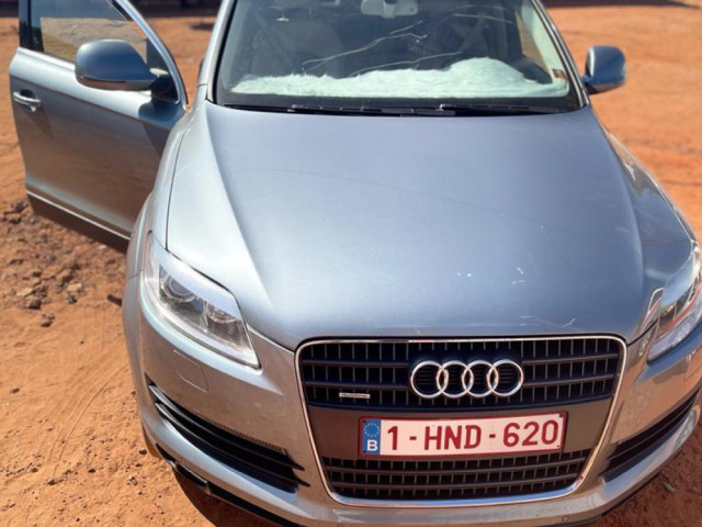 Audi Q7, Carros, Bissau