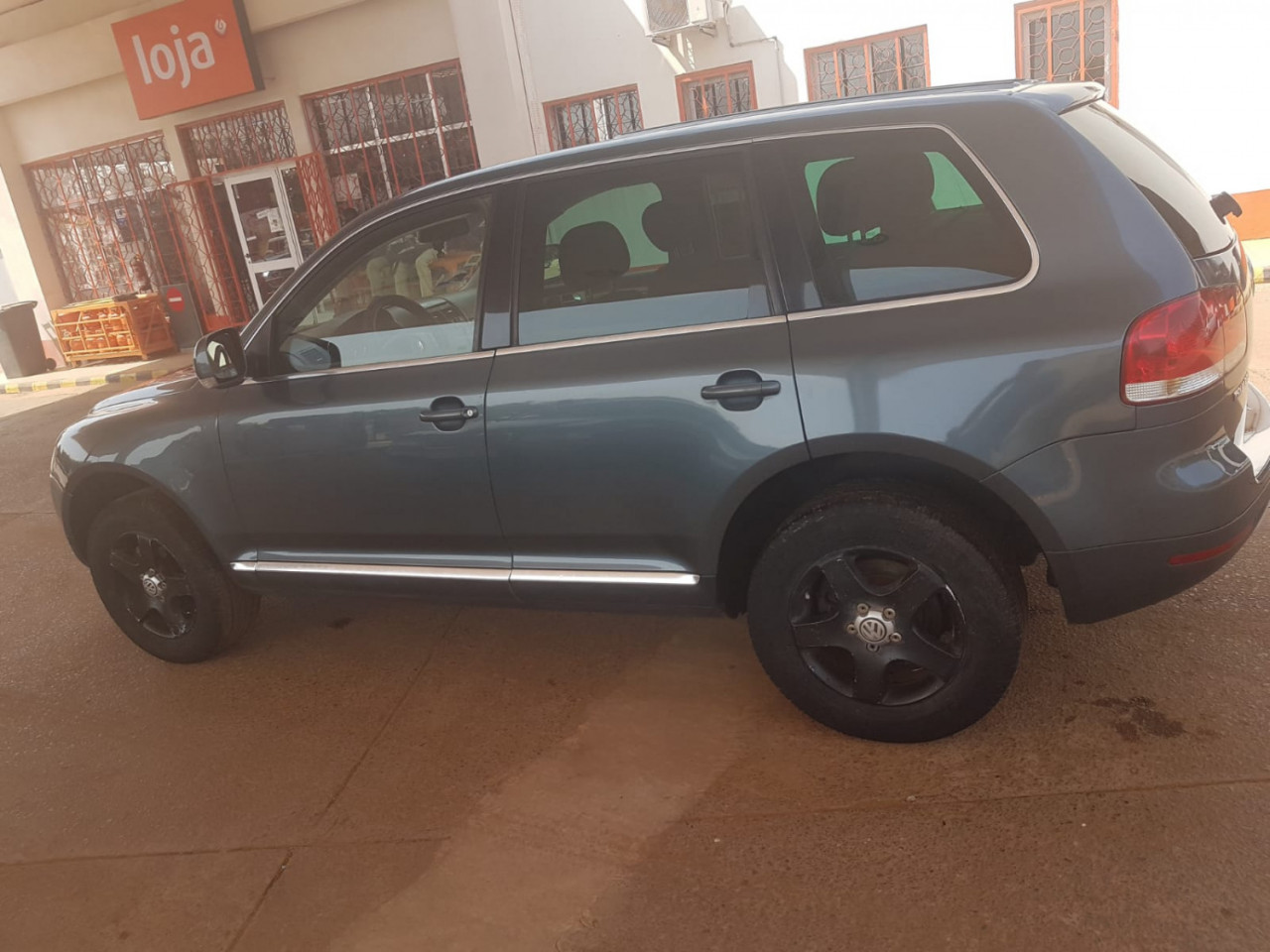 Volkswagen Touareg, Carros, Bissau