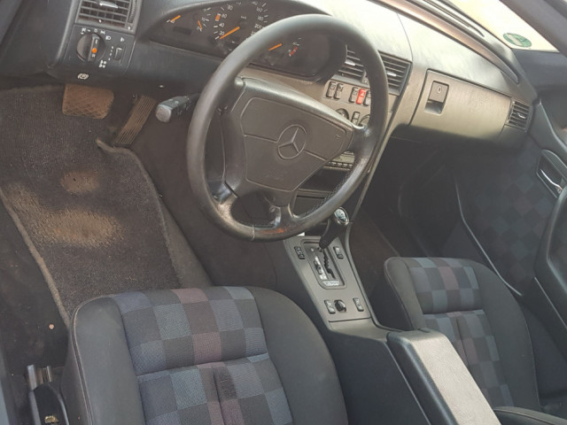 Mercedes-Benz C-class, Carros, Bissau