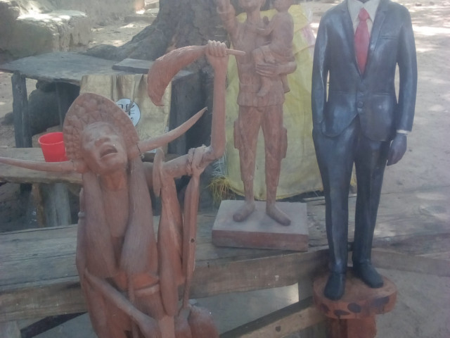 Estuetas de Carlos tipos, Decoração, Bissau