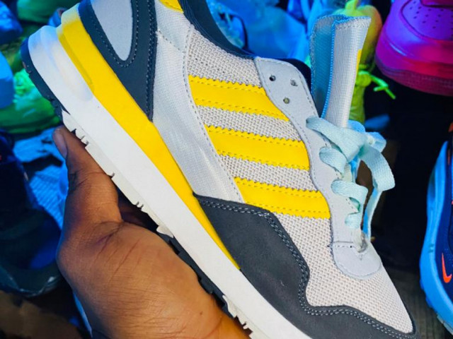 ADIDAS, Calçado, Bissau