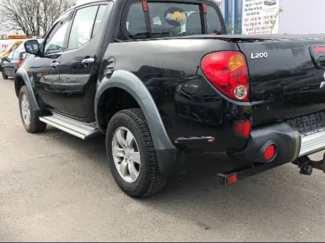 Mitsubishi L200, Carros, Bissau