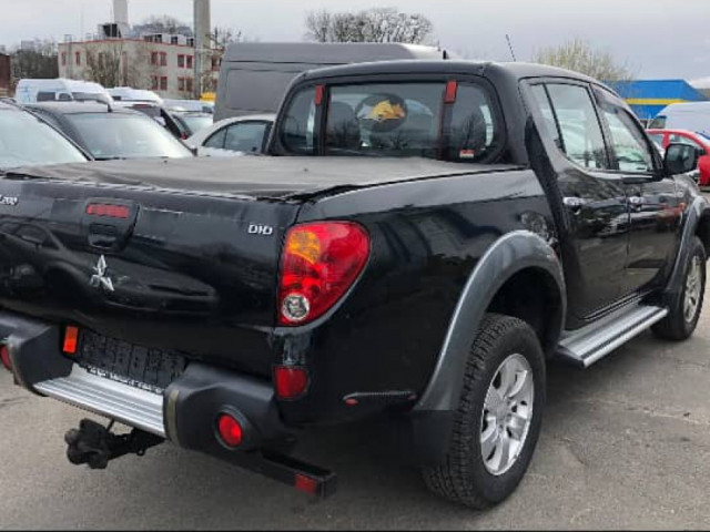 Mitsubishi L200, Carros, Bissau