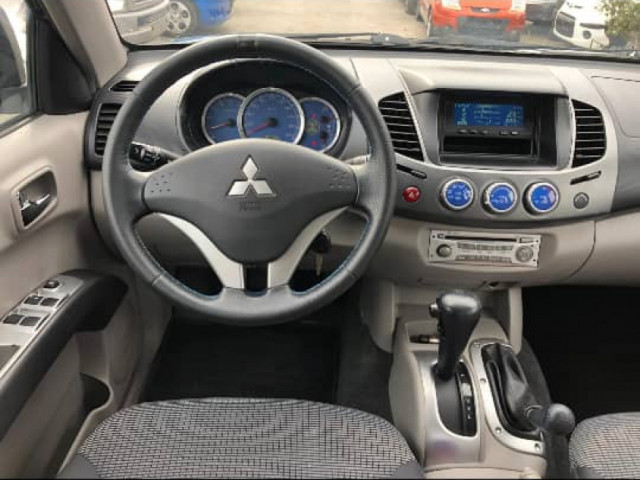 Mitsubishi L200, Carros, Bissau