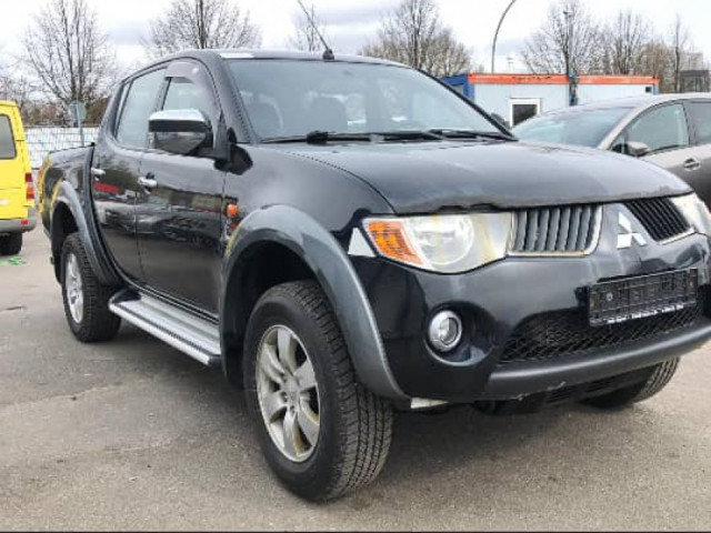 Mitsubishi L200, Carros, Bissau