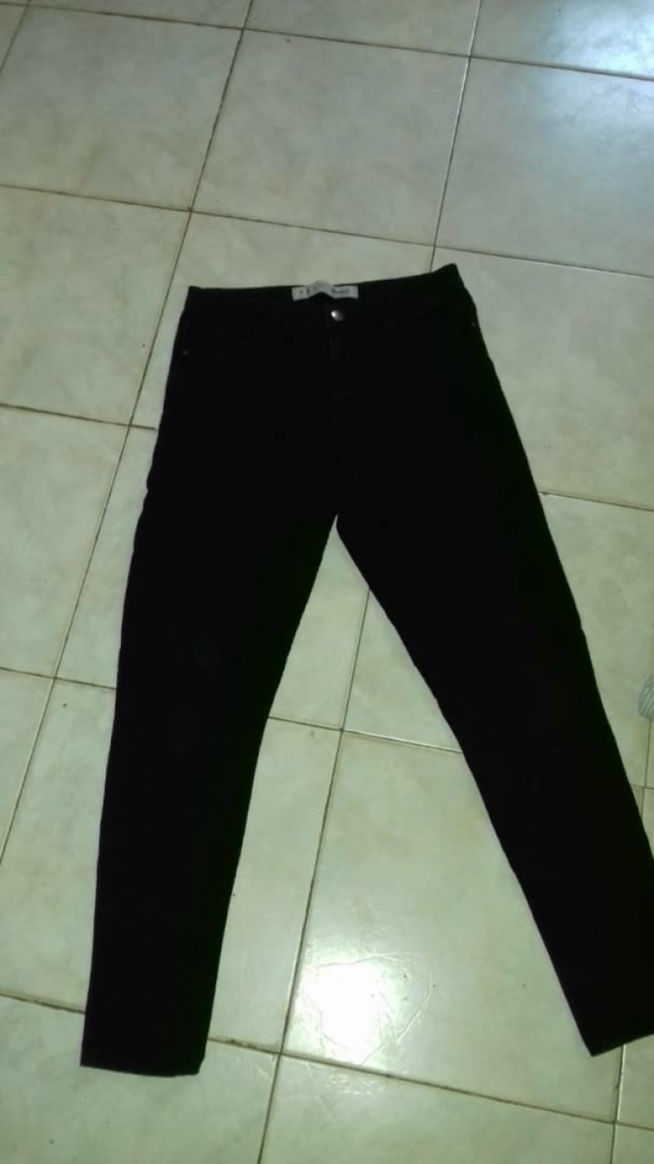 Calças, saias e calcões de ganga, Roupa, Bissau