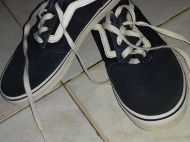 Ténis vans, Calçado, Bissau