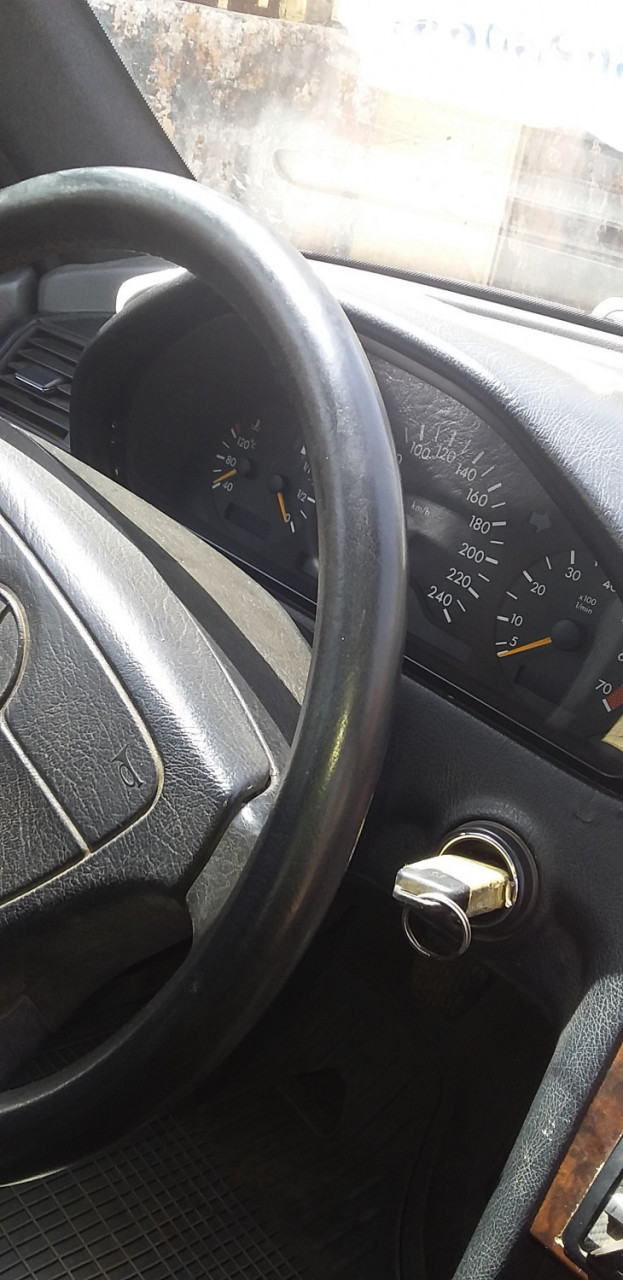 Mercedes-Benz C-Class, Carros, Bissau