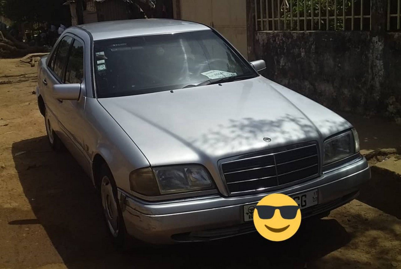 Mercedes-Benz C-Class, Carros, Bissau