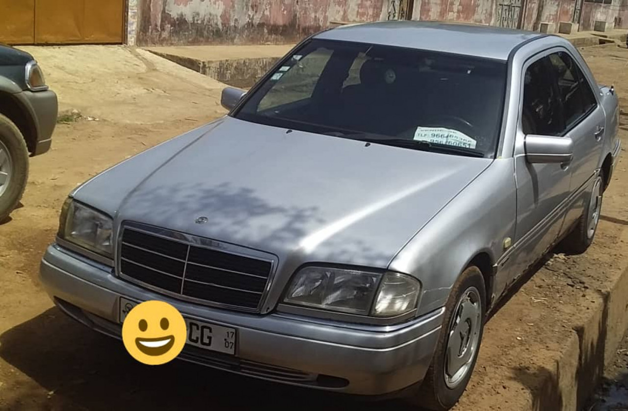 Mercedes-Benz C-Class, Carros, Bissau