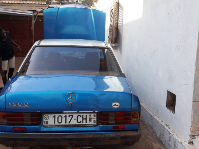 Mercedes-Benz 190, Carros, Bissau