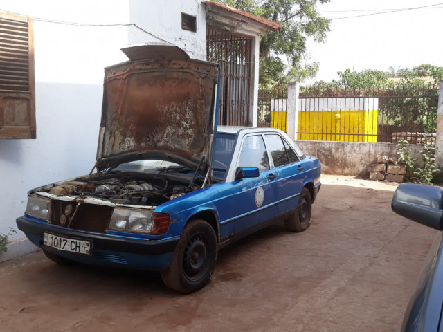 Mercedes-Benz 190, Carros, Bissau