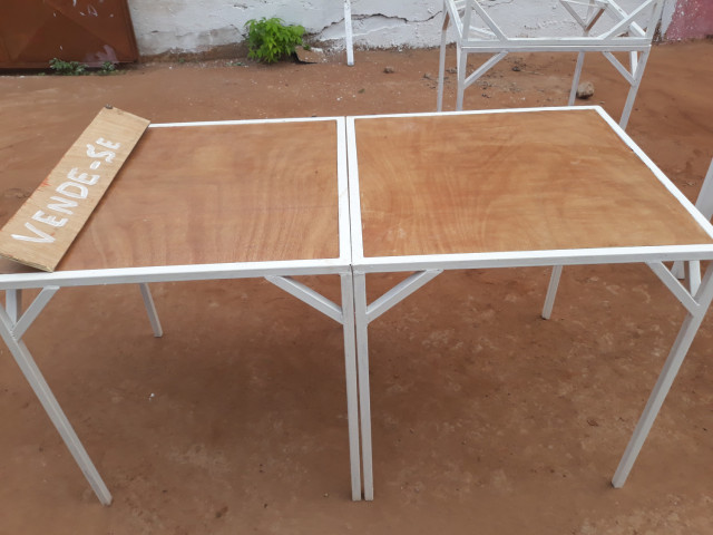 Mesas diferentes, Mesas - Cadeiras, Bissau