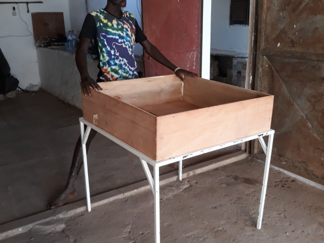 Mesas diferentes, Mesas - Cadeiras, Bissau