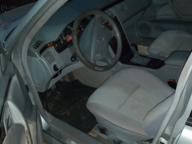 Mercedes-Benz E-Class, Carros, Bissau