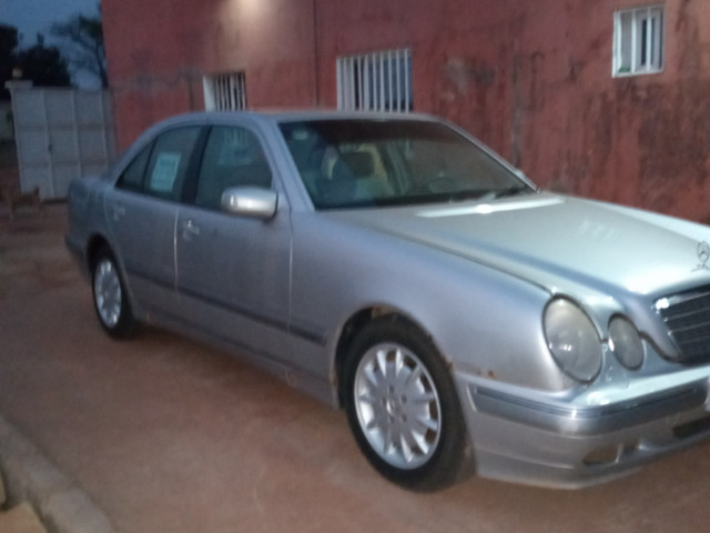 Mercedes-Benz E-Class, Carros, Bissau