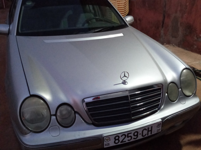 Mercedes-Benz E-Class, Carros, Bissau