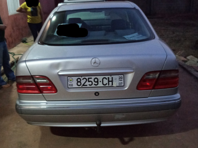 Mercedes-Benz E-Class, Carros, Bissau