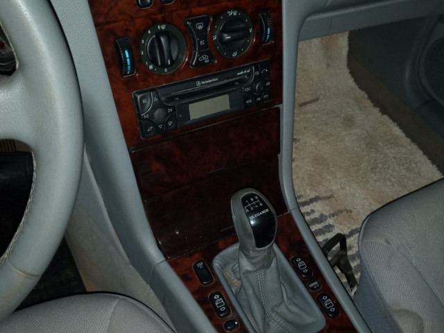 Mercedes-Benz E-Class, Carros, Bissau