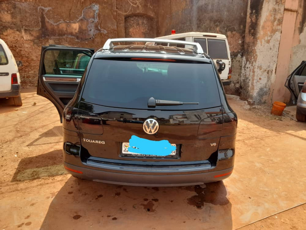 Volkswagen Touareg, Carros, Bissau