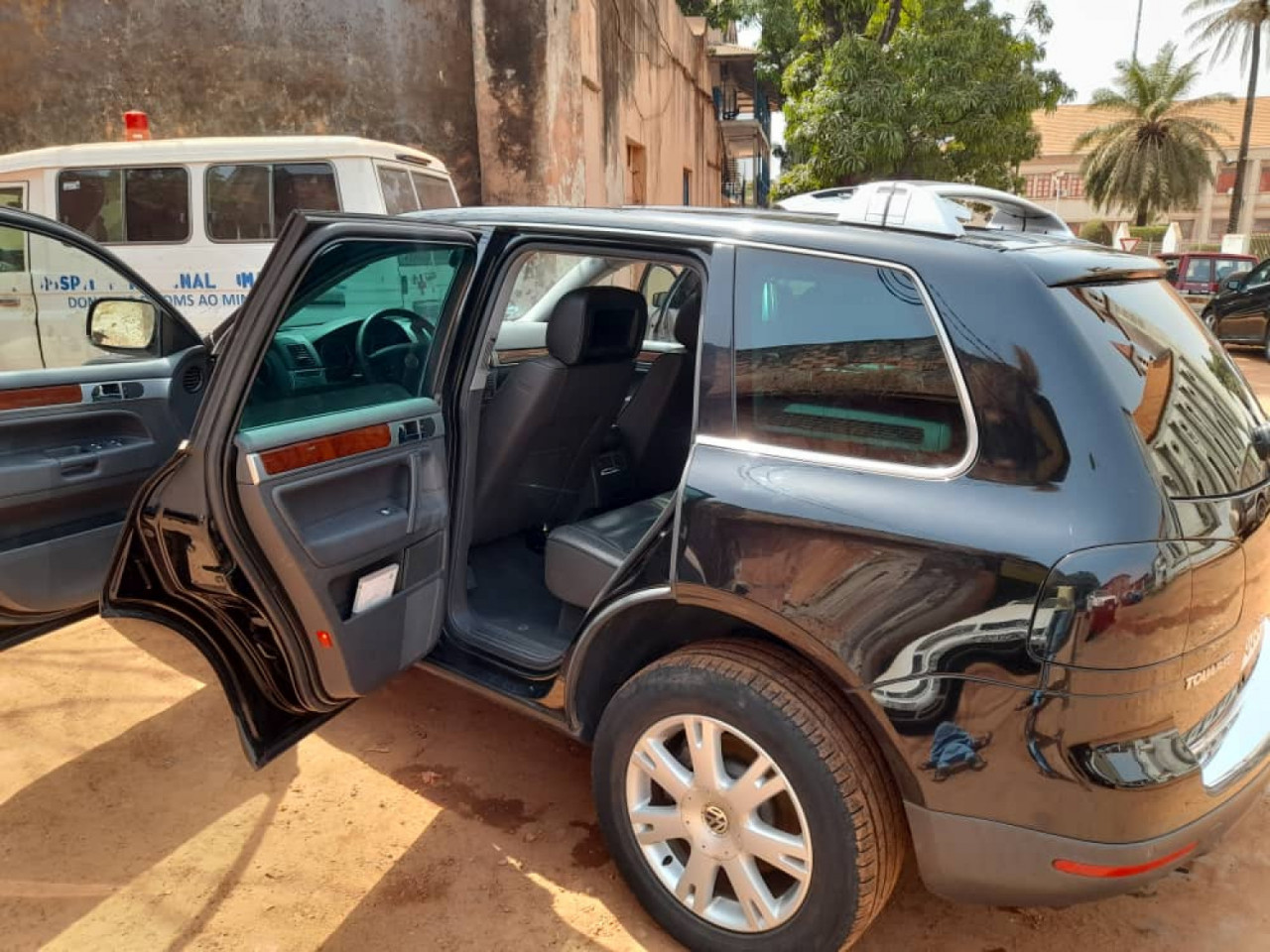 Volkswagen Touareg, Carros, Bissau