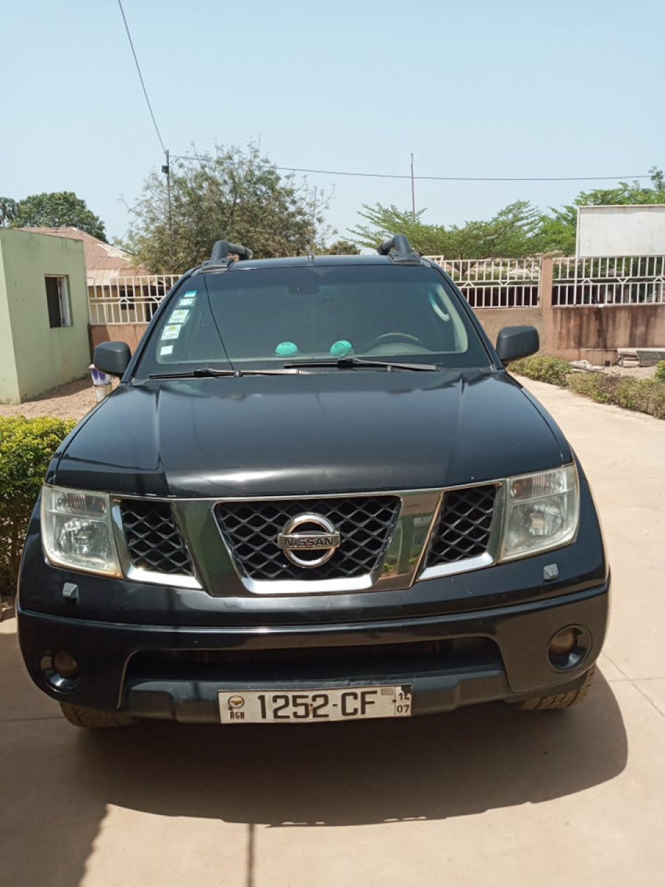 Nissan Navara, Carros, Bissau