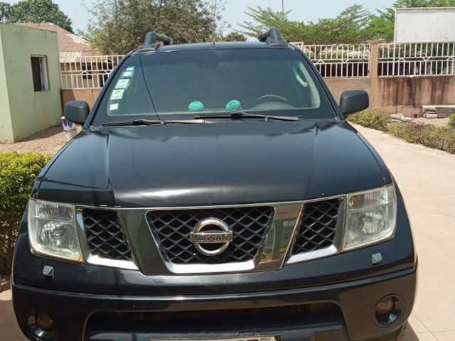 Nissan Navara, Carros, Bissau