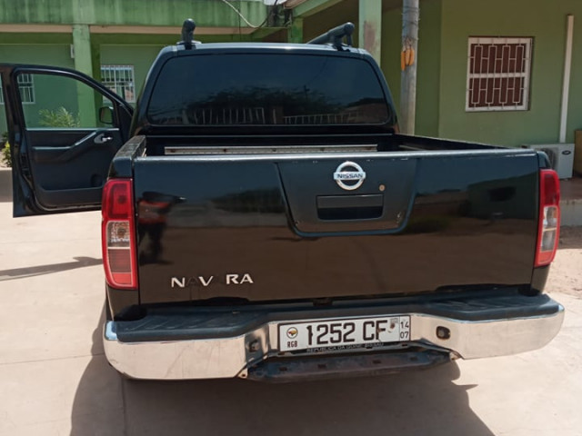 Nissan Navara, Carros, Bissau