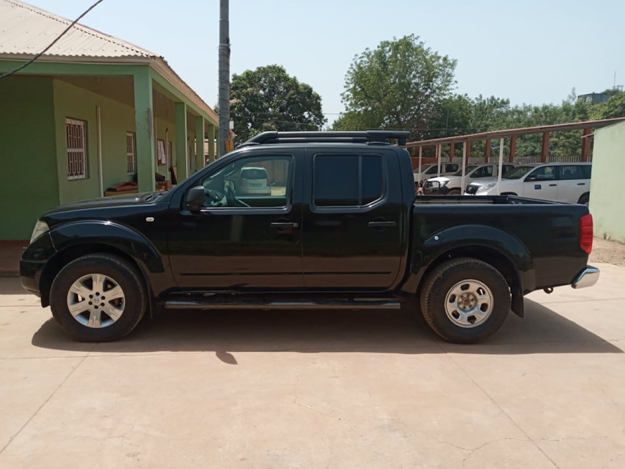 Nissan Navara, Carros, Bissau