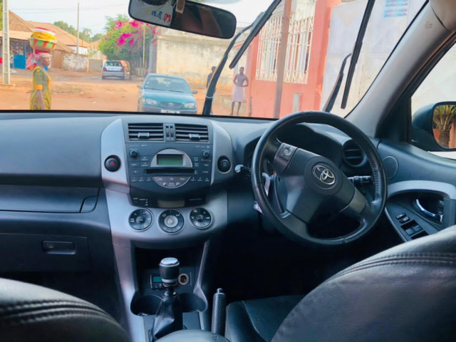 Toyota RAV4, Carros, Bissau