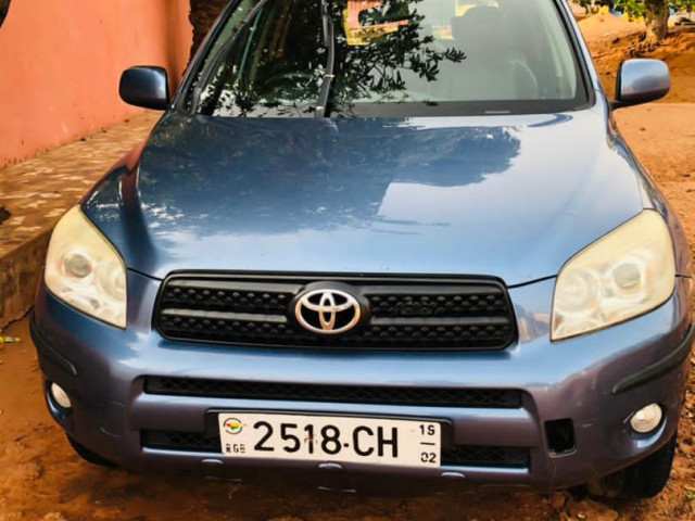 Toyota RAV4, Carros, Bissau