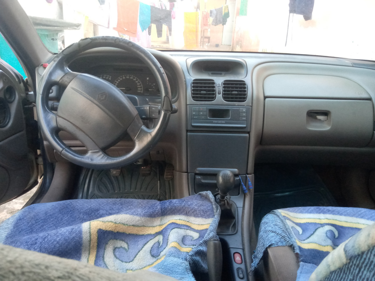 Renault Laguna, Carros, Bissau