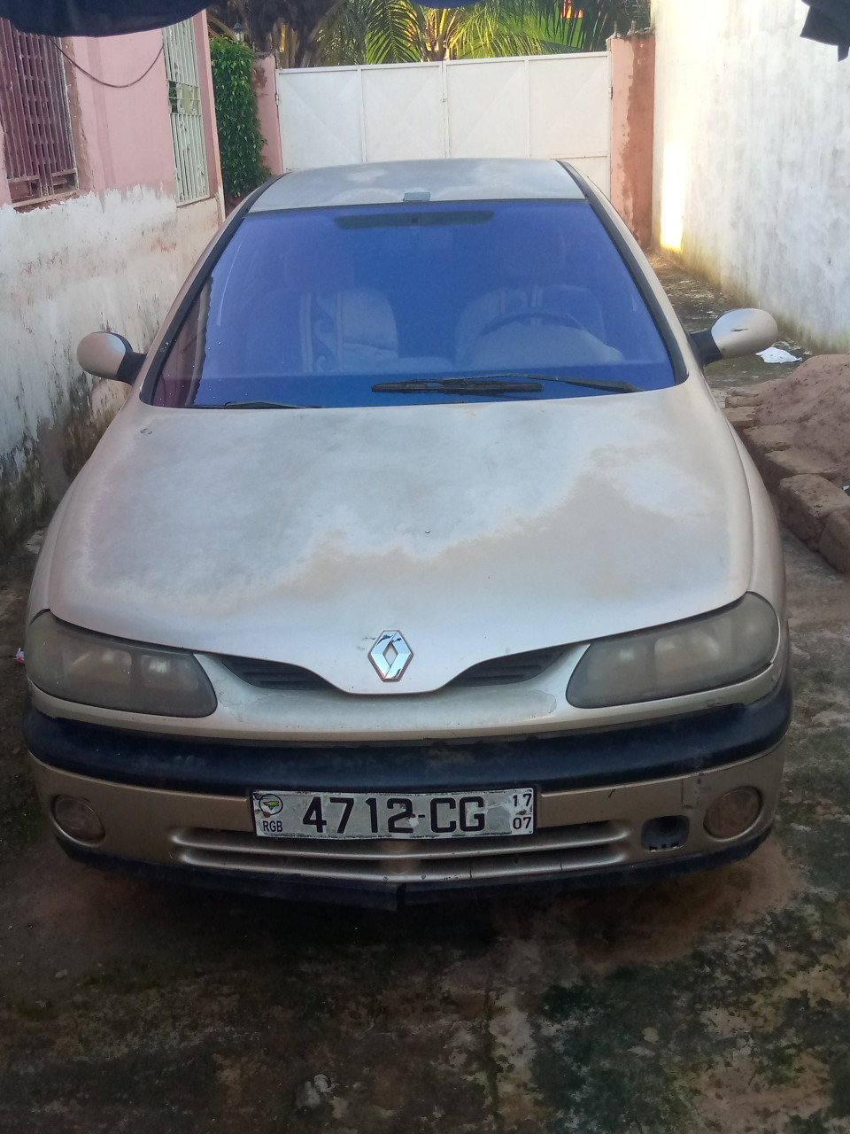 Renault Laguna, Carros, Bissau