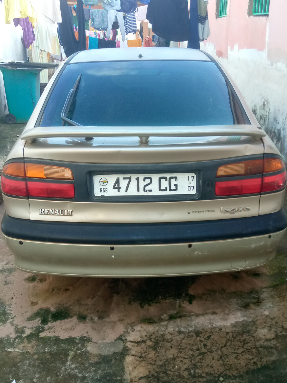 Renault Laguna, Carros, Bissau