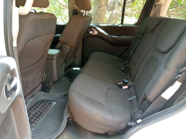 Nissan Pathfinder, Carros, Bissau