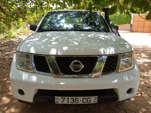 Nissan Pathfinder, Carros, Bissau