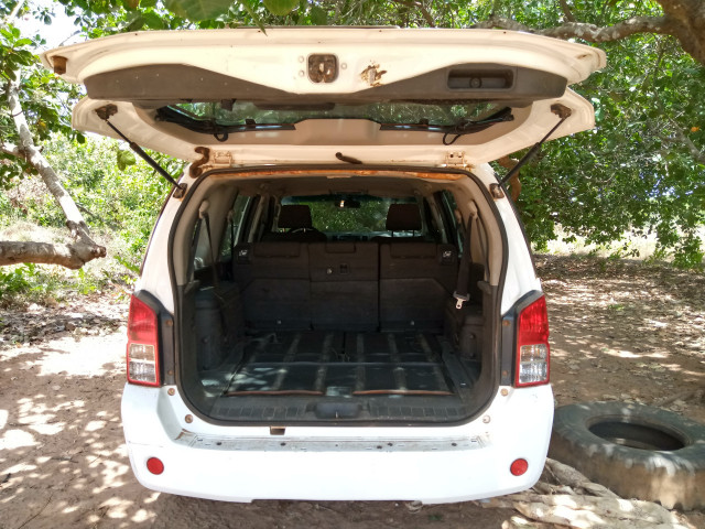 Nissan Pathfinder, Carros, Bissau