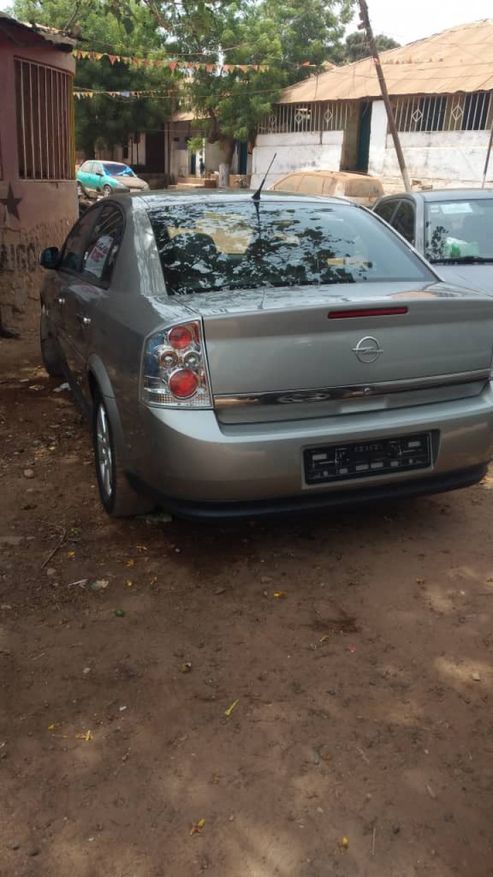 Opel Vectra, Carros, Bissau