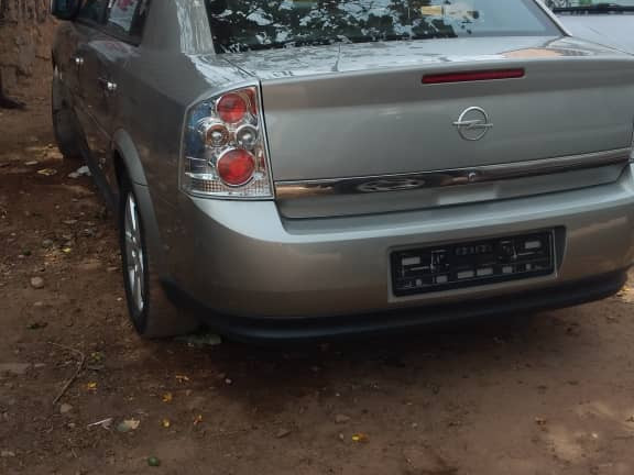 Opel Vectra, Carros, Bissau