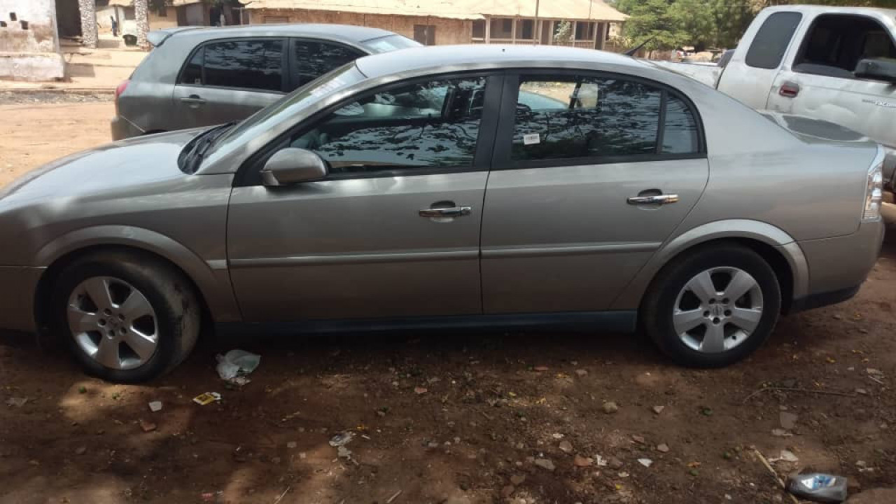 Opel Vectra, Carros, Bissau