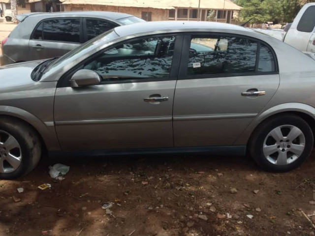 Opel Vectra, Carros, Bissau