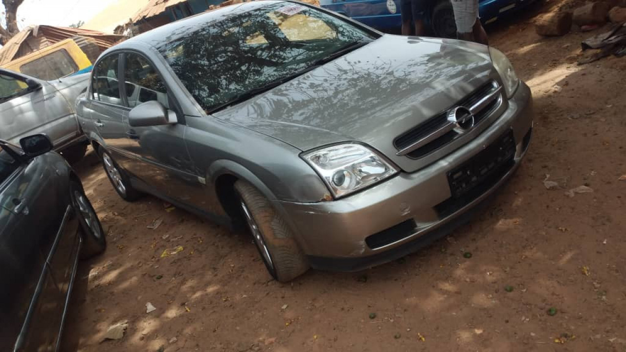 Opel Vectra, Carros, Bissau