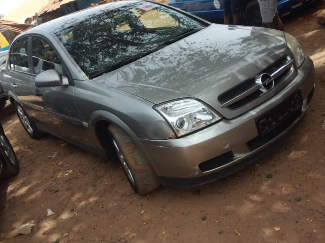 Opel Vectra, Carros, Bissau