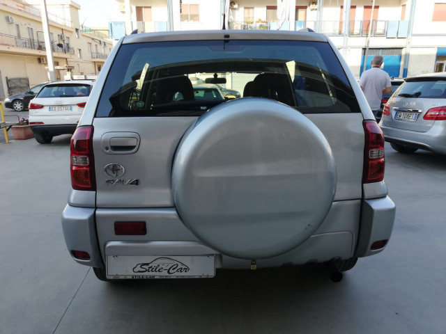 Toyota RAV4, Carros, Bissau